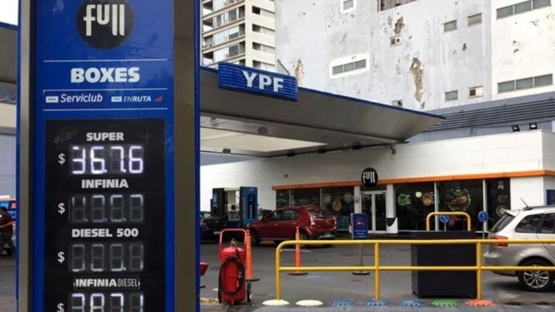 Leve baja en los combustibles de YPF este lunes