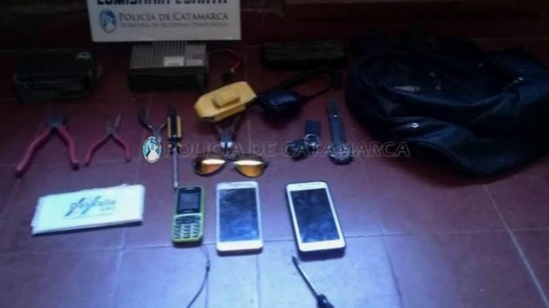 Asaltaron y le robaron el auto a un remisero: vecinos los atraparon