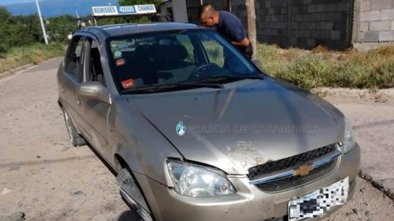Asaltaron y le robaron el auto a un remisero: vecinos los atraparon