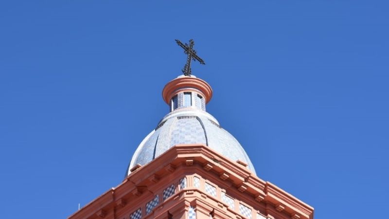 Evalúan cómo reparar la cruz de una de las cúpulas de la Catedral