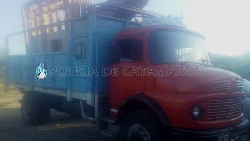 Secuestran un camión en Capayán