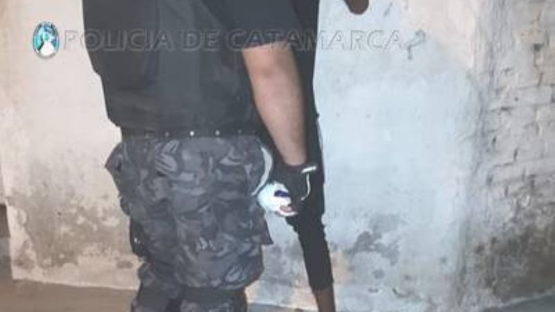 Arrestan a un joven y secuestran una “espadita”