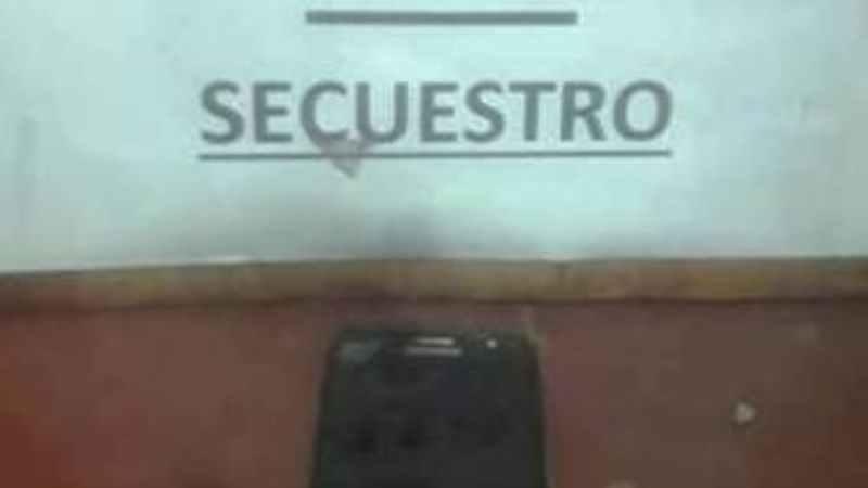 Una mujer entregó en la comisaría un celular robado