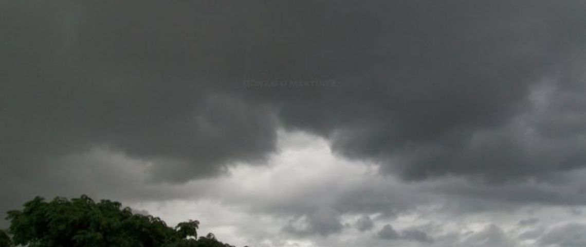 Martes con nubosidad, leve inestabilidad y ráfagas intensas por la mañana