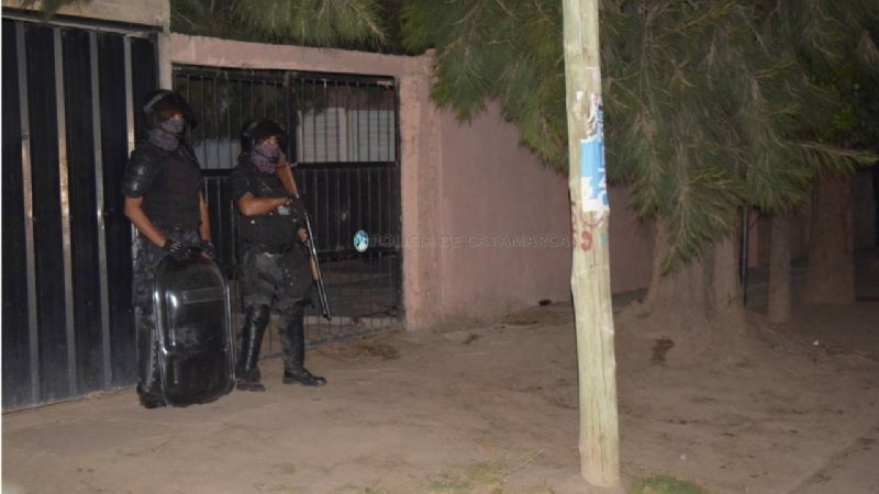 Secuestran droga, pastillas, dinero y celulares: hay cinco detenidos