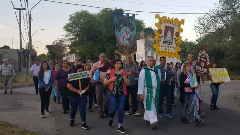 Comunidades de Paclín peregrinan para honrar a su Santa Patrona