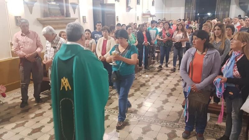 Comunidades de Paclín peregrinan para honrar a su Santa Patrona