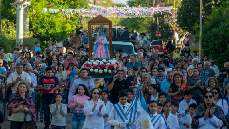 Procesión en honor a la Virgen del Rosario en Collagasta