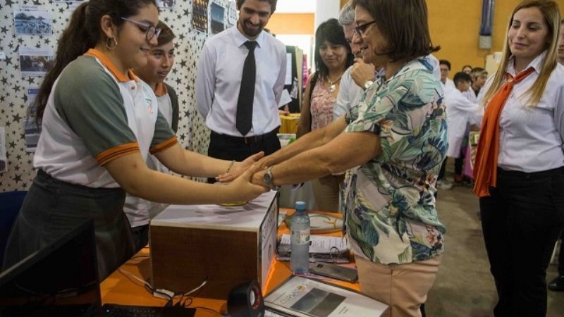 La gobernadora visitó la Feria Provincial de Ciencias