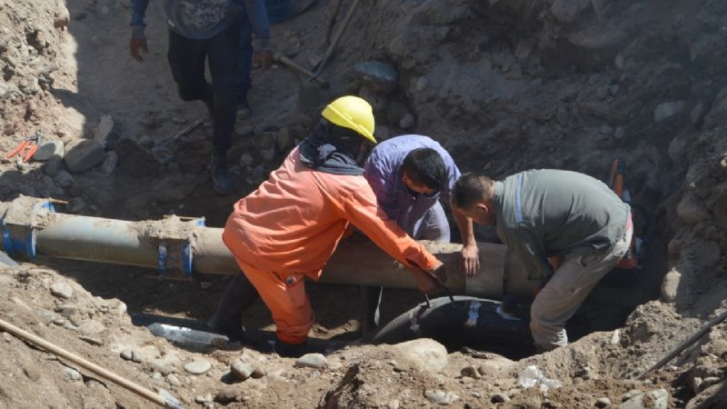 Continúan los trabajos para mejorar el sistema de agua en el Oeste