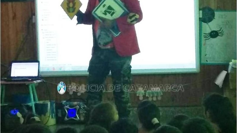 Charlas de seguridad vial en un Colegio de la Capital