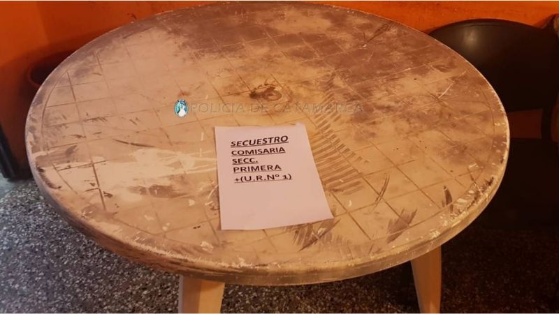 Ladrón llevaba una mesa en una bici robada y escapó