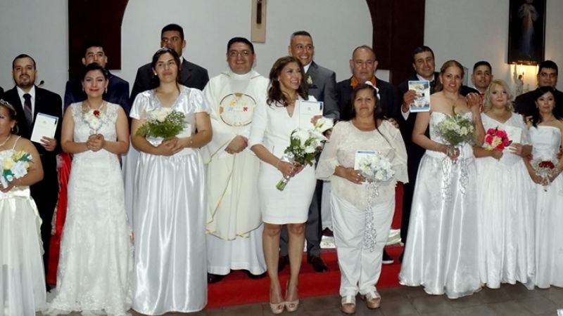 Casamientos comunitarios en la parroquia del Espíritu Santo