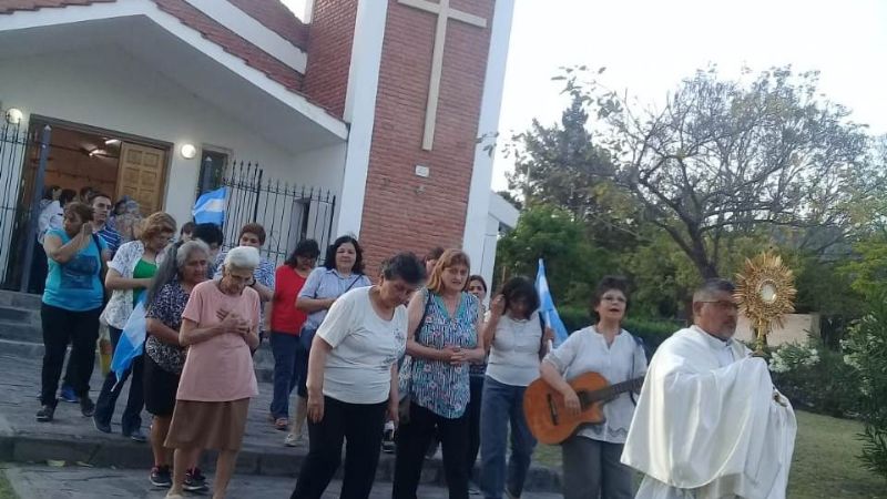 Oración y procesión rogando por la Patria