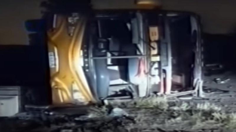 Volcó un colectivo en Tucumán: dos personas murieron
