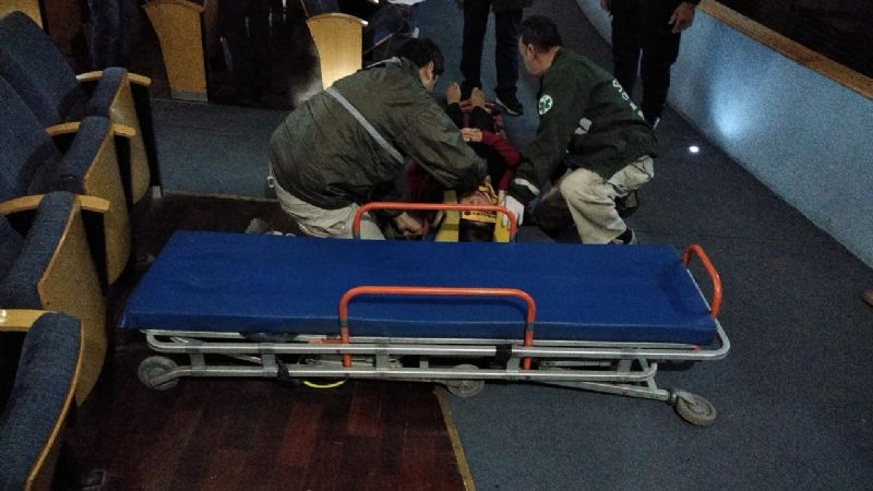 Una mujer se accidentó en el Cine Teatro Catamarca