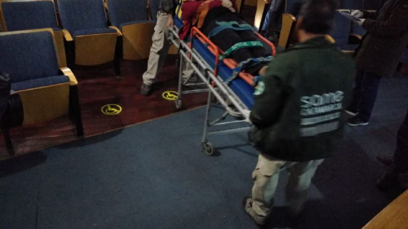 Una mujer se accidentó en el Cine Teatro Catamarca