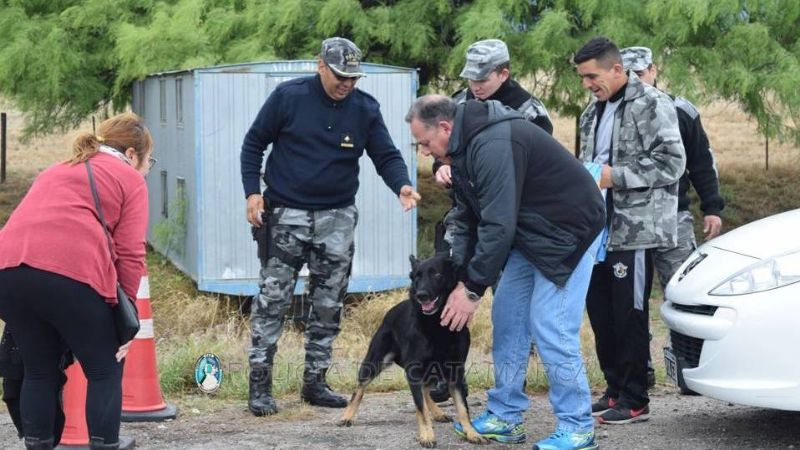Athos y su guía llegaron a Catamarca luego de participar en competencia mundial