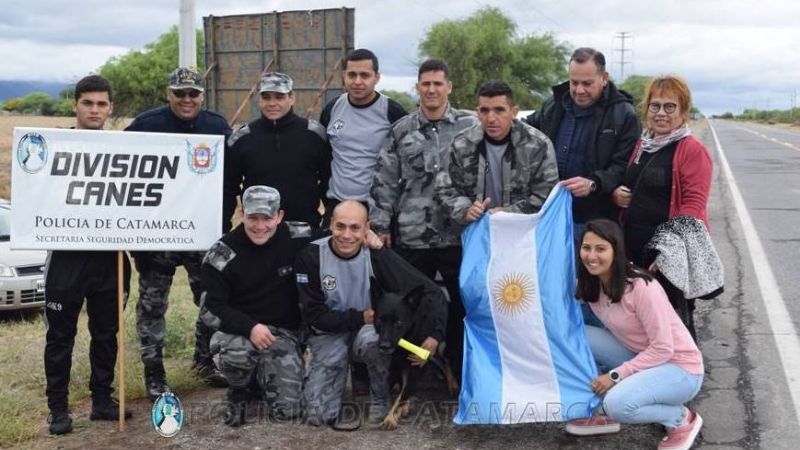 Athos y su guía llegaron a Catamarca luego de participar en competencia mundial