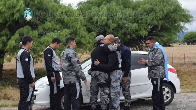 Athos y su guía llegaron a Catamarca luego de participar en competencia mundial
