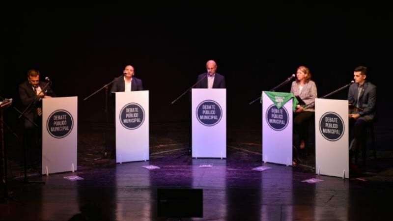 Debaten los candidatos a intendente capitalino