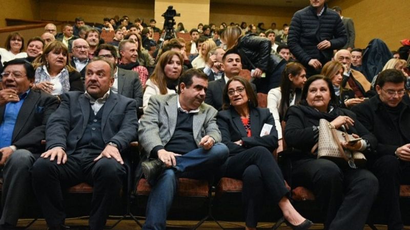 La Gobernadora acompañó el debate a intendente