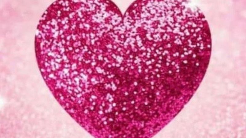 El corazón rosa que invade los estados de WhatsApp