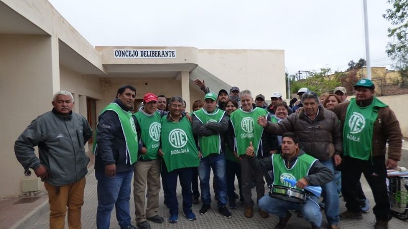 Concejales adelantaron la sesión para aprobar el aumento para municipales