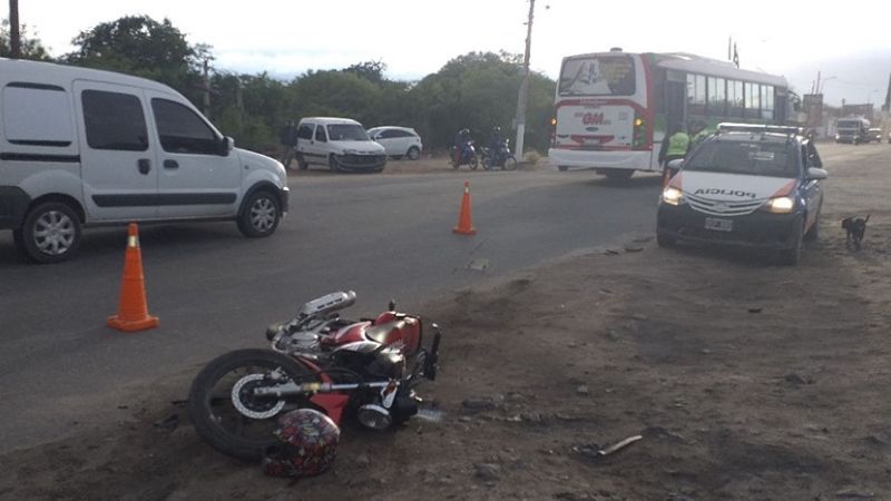 Motociclista herido tras un choque en Tres Puentes