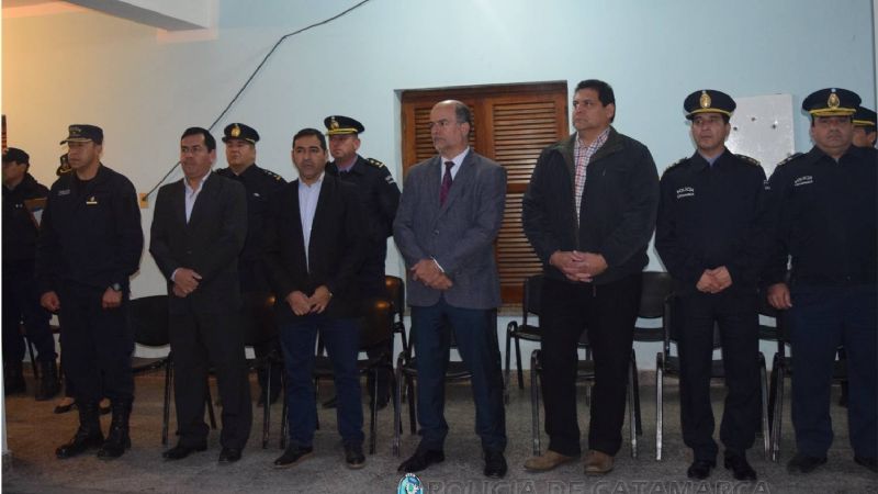 Reconocimiento a policías por la campaña “Empoderémonos"