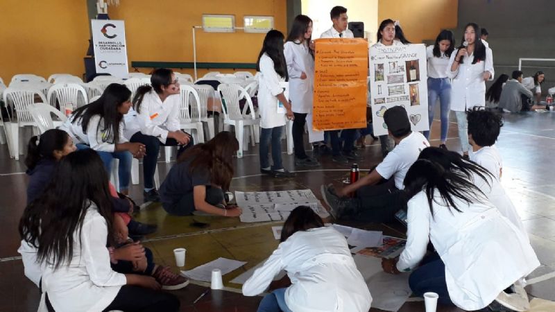 Estudiantes en el encuentro “Las juventudes cuentan, opinan e intercambian”