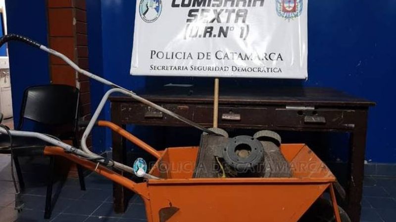 En una carretilla llevaba elementos robados