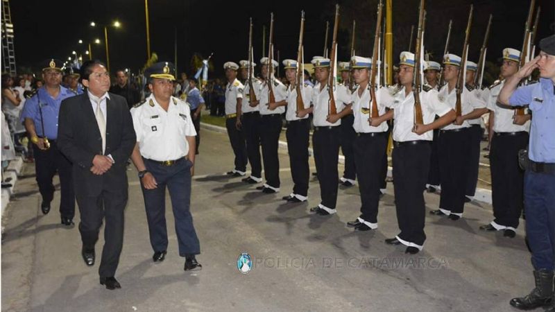 Policías de la Zona "F" Pomán participaron en el aniversario de Saujil