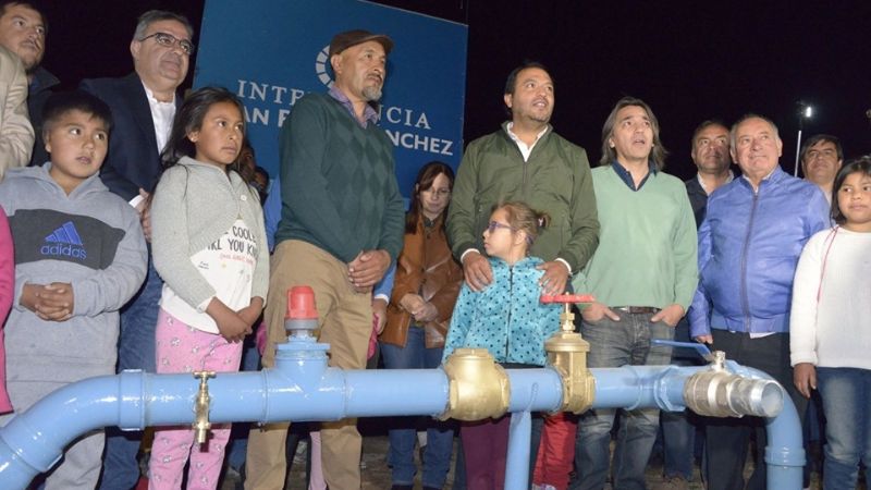 Provisión de agua potable en El Cerrito y la urbanización en el acceso a barrios del Este
