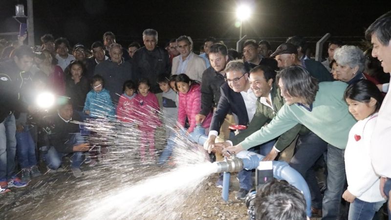 Provisión de agua potable en El Cerrito y la urbanización en el acceso a barrios del Este