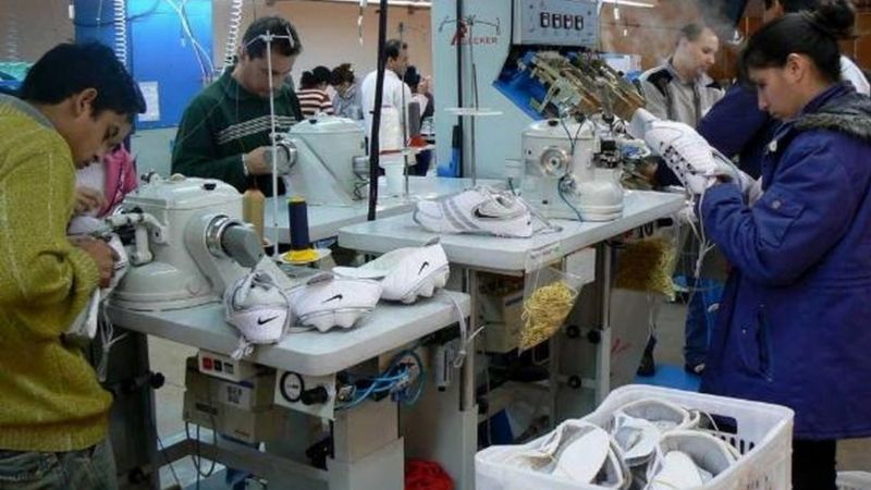 Cierra una empresa que fabricaba zapatillas y despide a sus 640 trabajadores