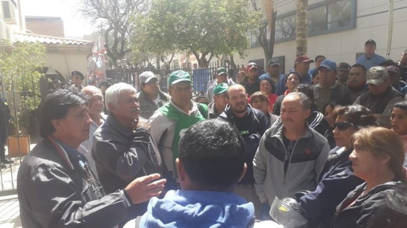 Una de cal y otra de arena: habrá aumento pero descontarán días de paro