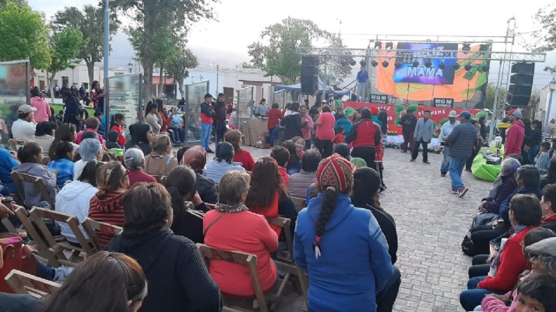 El intendente Gómez homenajeó a las madres de San José