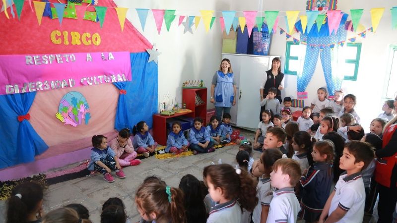 Acto solidario de alumnos de La Fray en escuelita de Banda de Varela