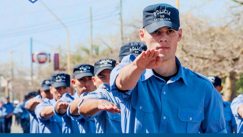 Examen de talla y peso de postulantes a agentes de la Policía