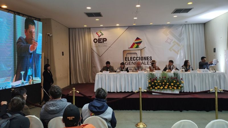 Bolivia: el escrutinio provisorio permanece suspendido y denuncian fraude