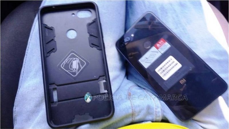 Encargado de una playa devolvió un celular robado
