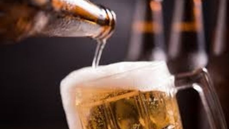 Prohíben la venta de una cerveza y un aceite de oliva