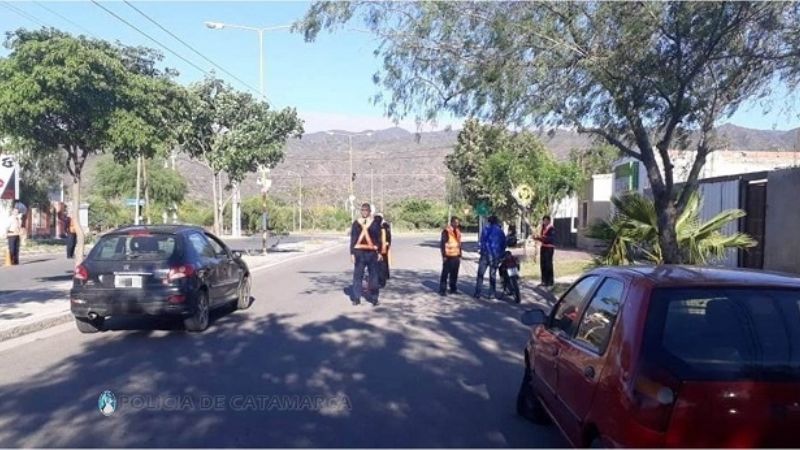 Secuestran cinco vehículos