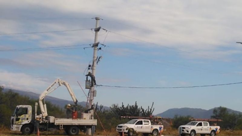 Cambio de transformadores en la Quebrada de Moreira