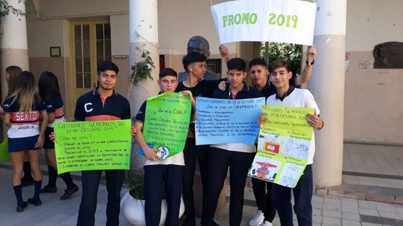 Gran iniciativa de estudiantes a favor de la democracia