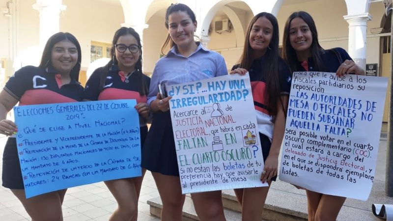 Gran iniciativa de estudiantes a favor de la democracia