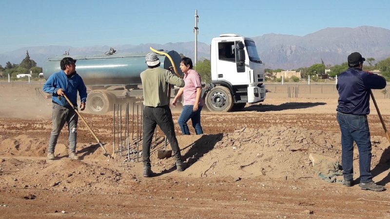 Tareas en el complejo deportivo municipal 'El Gigante'