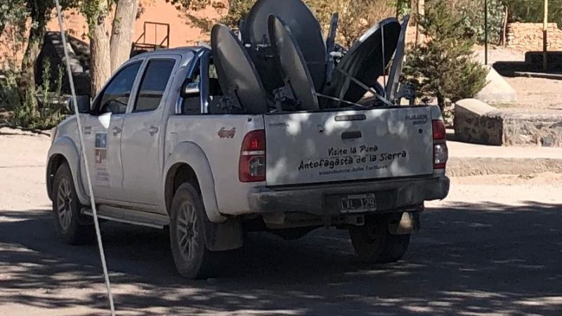 “Juntos por el Cambio” entrega antenas satelitales por votos