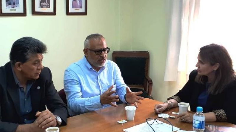 Decana recibió a investigador mexicano en políticas educativas